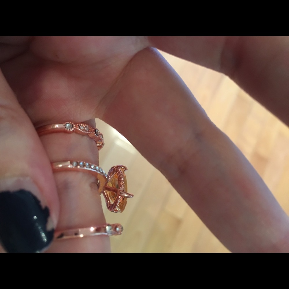 LAST ONE A fun set of rose gold ring set - Picture 6 of 8